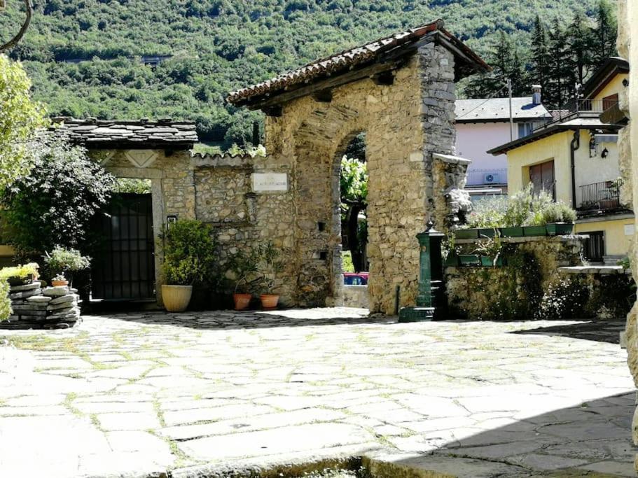 L'Antico Borgo, Un Mix Di Storia E Romanticismo Villa Lierna Exterior foto