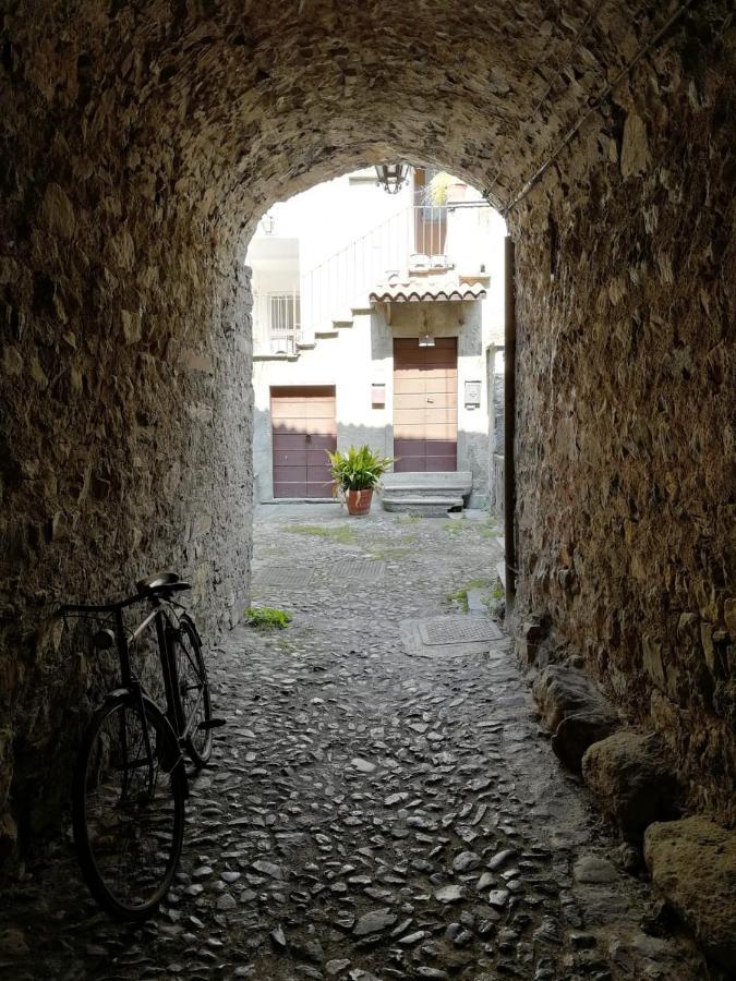 L'Antico Borgo, Un Mix Di Storia E Romanticismo Villa Lierna Exterior foto