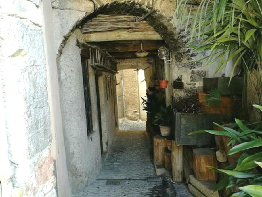 L'Antico Borgo, Un Mix Di Storia E Romanticismo Villa Lierna Exterior foto